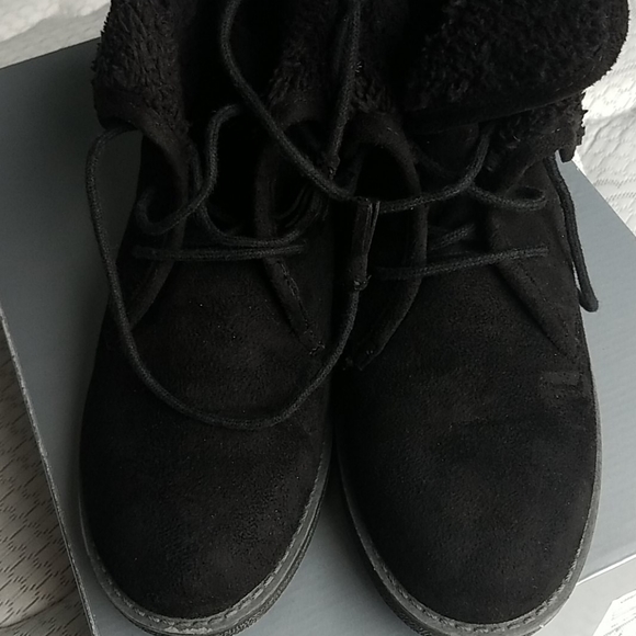 Boots - Picture 4 of 4